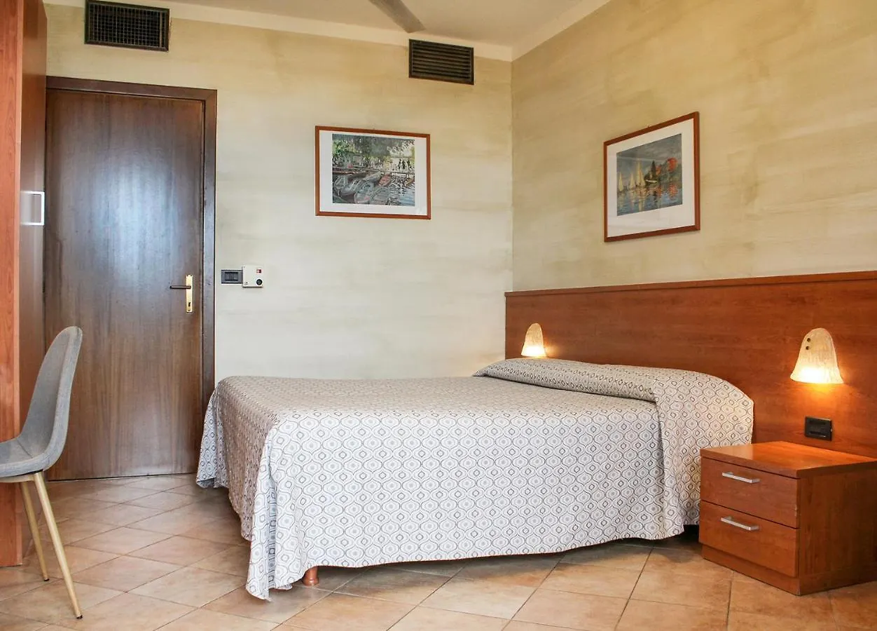 Hotel Castello S. Antonio لاتيزي