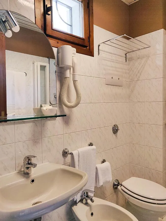 Hotel Castello S. Antonio لاتيزي 2*,