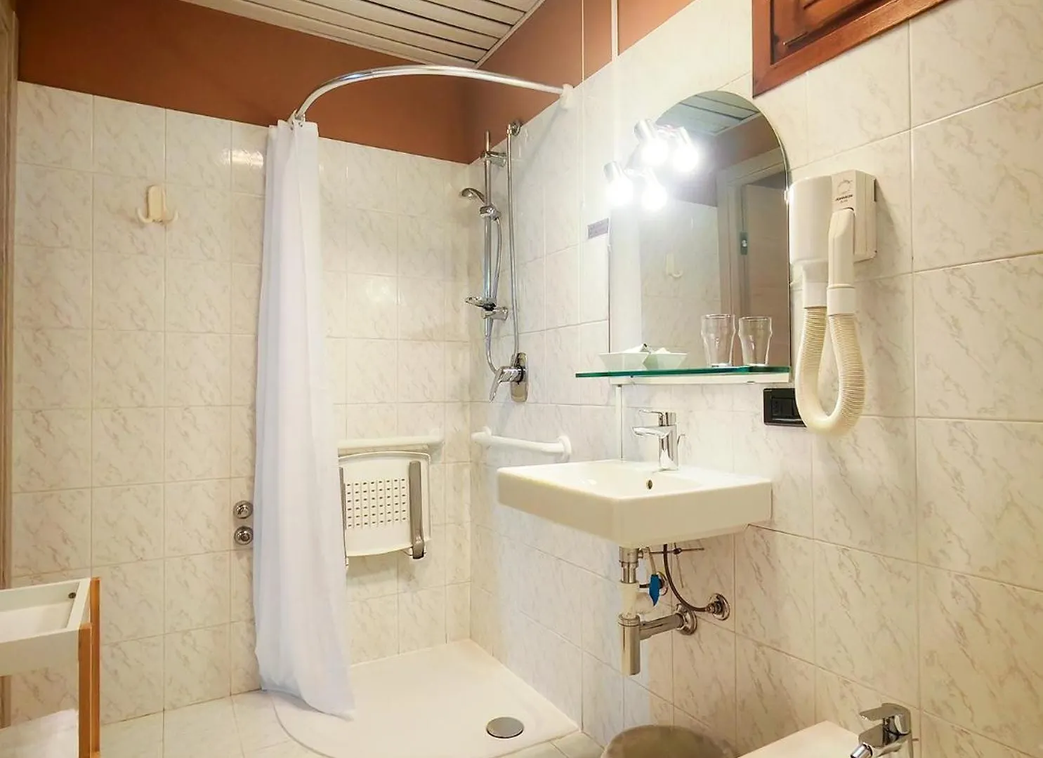 Hotel Castello S. Antonio لاتيزي